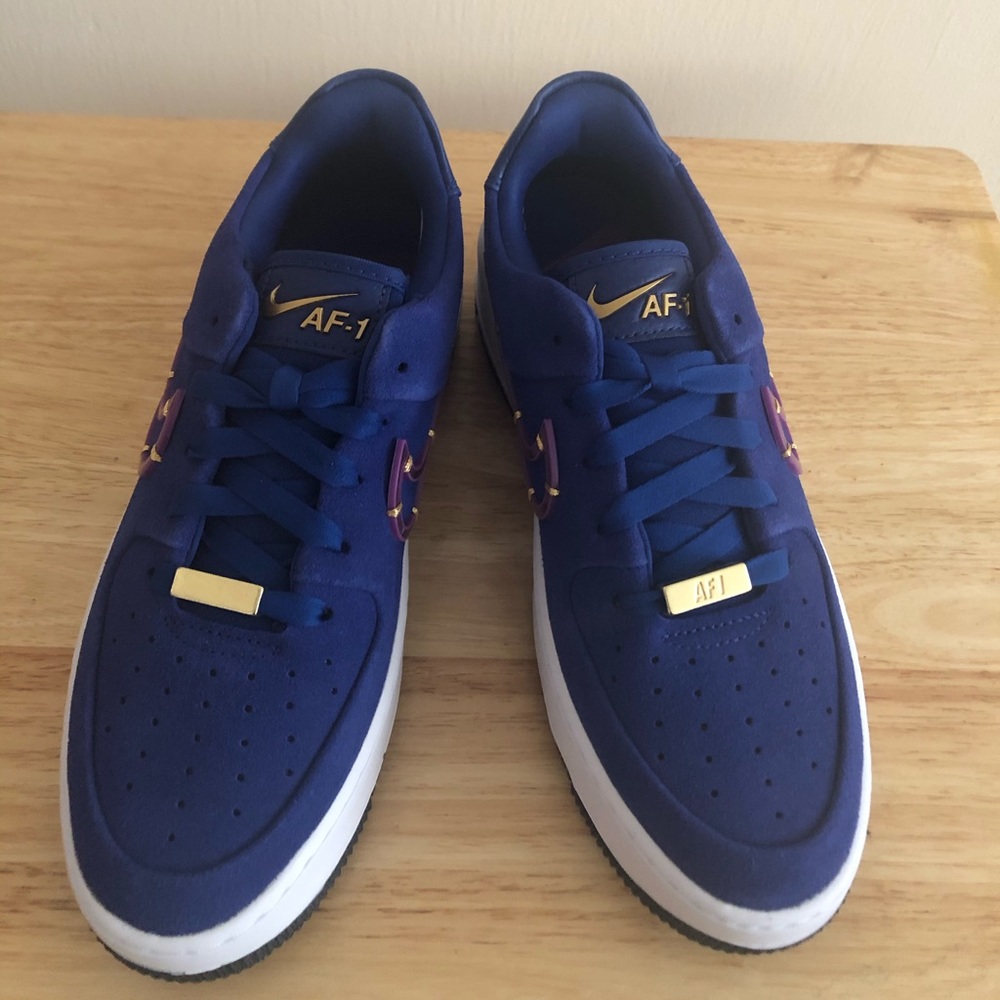 💙💖NIKE AIR FORCE 1 SNEAKERS - Picture 2 of 9